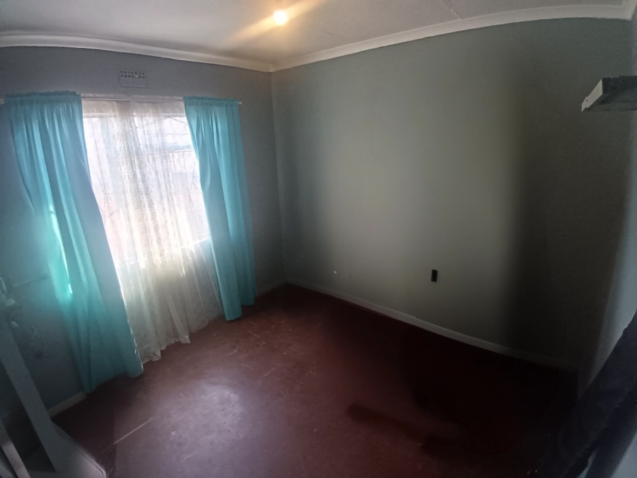 2 Bedroom Property for Sale in Uitsig Western Cape